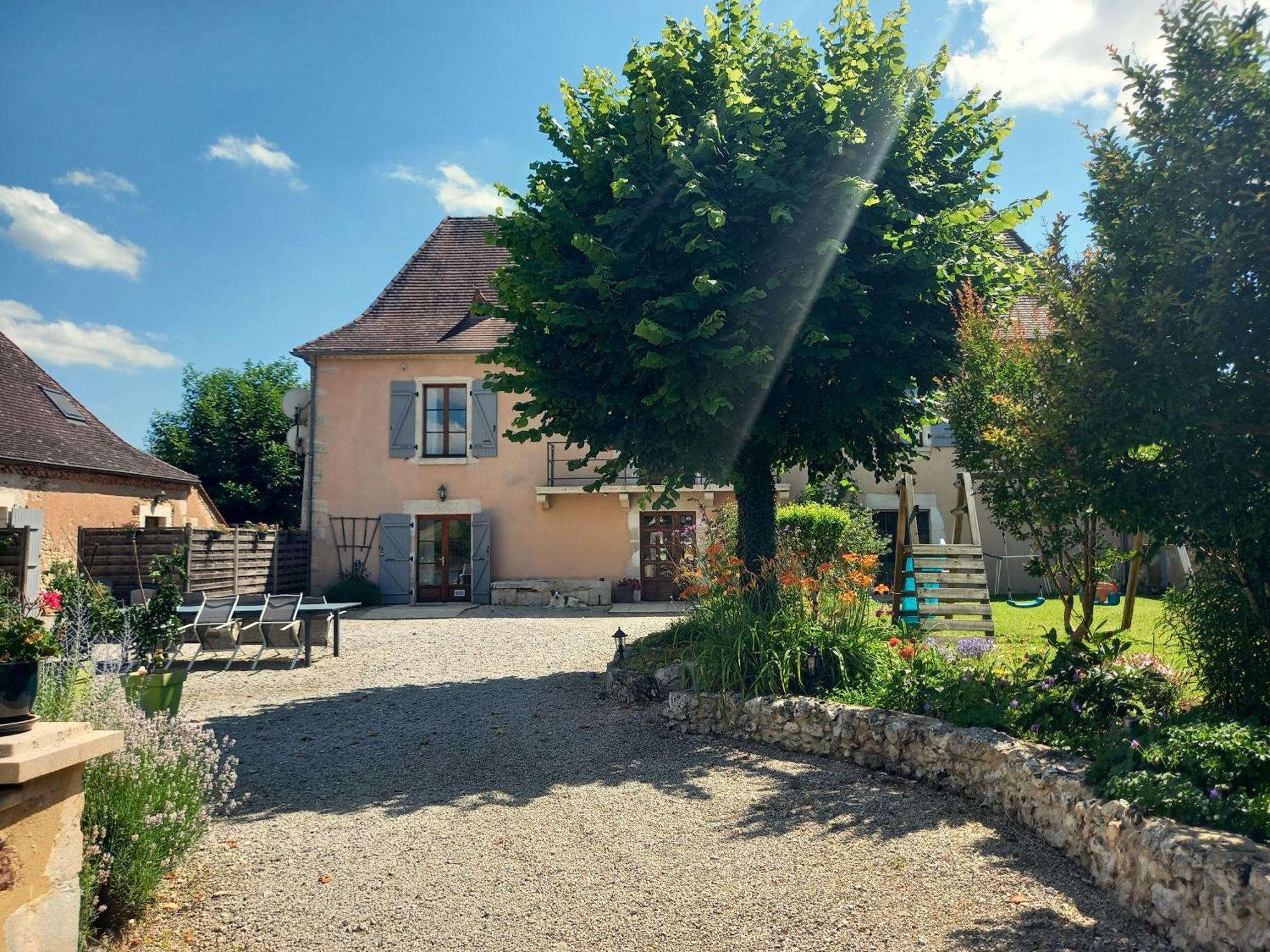 Au Pays De Jacquou : Chambre D'Hotes Et Table D'Hotes Fossemagne エクステリア 写真